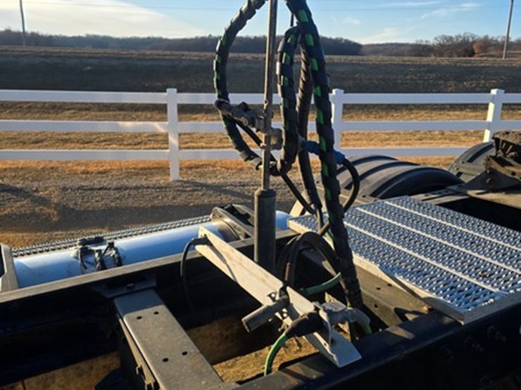 2010-peterbilt-367-image-20