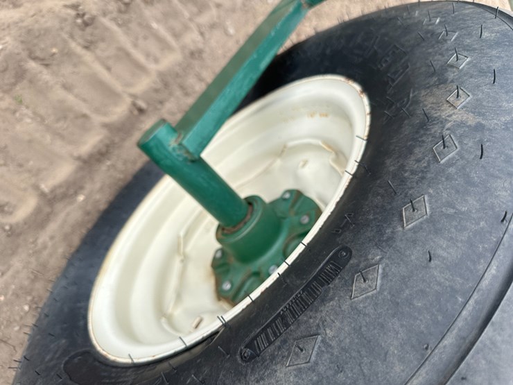 #38831-•-kmc-6-row-38"-vine-lifter-image-9