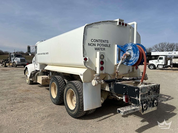 2001-peterbilt-330-image-2