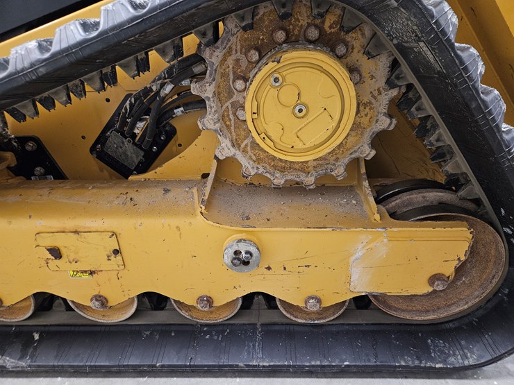 2023-caterpillar-299d3-image-22