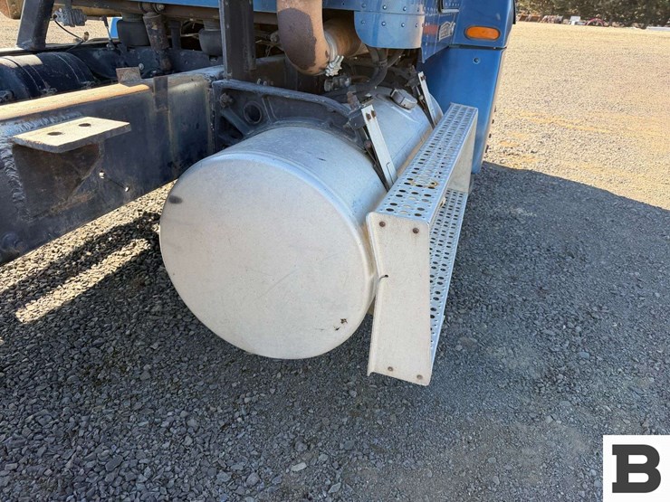 1995-freightliner-fld112-image-31