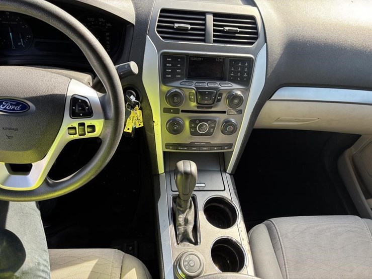 2013-ford-explorer-image-16