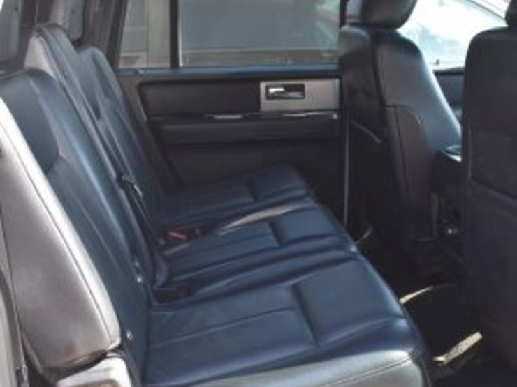 2017-ford-expedition-image-16