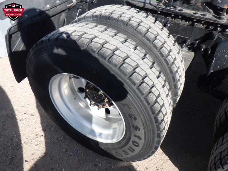 2022-freightliner-cascadia-116-image-12