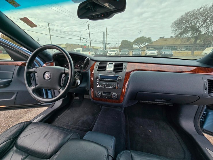 2006-cadillac-gm-superior-coach-6-door-limousine---only-21,567-miles-image-29