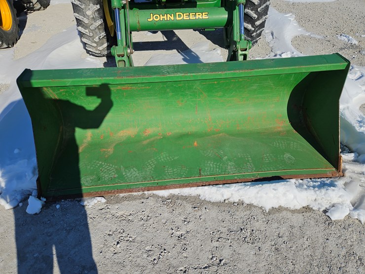2014-john-deere-5100e-image-3
