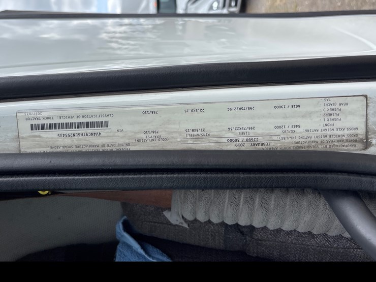 #211-•-2019-volvo-vnl-image-14