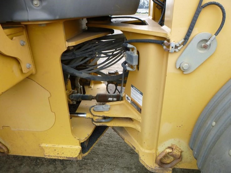 2005-deere-624j-image-26