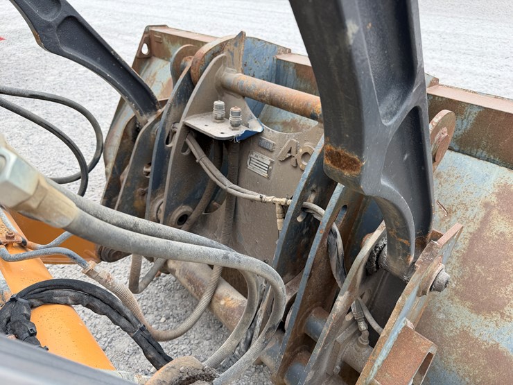 2022-case-580sn-image-27