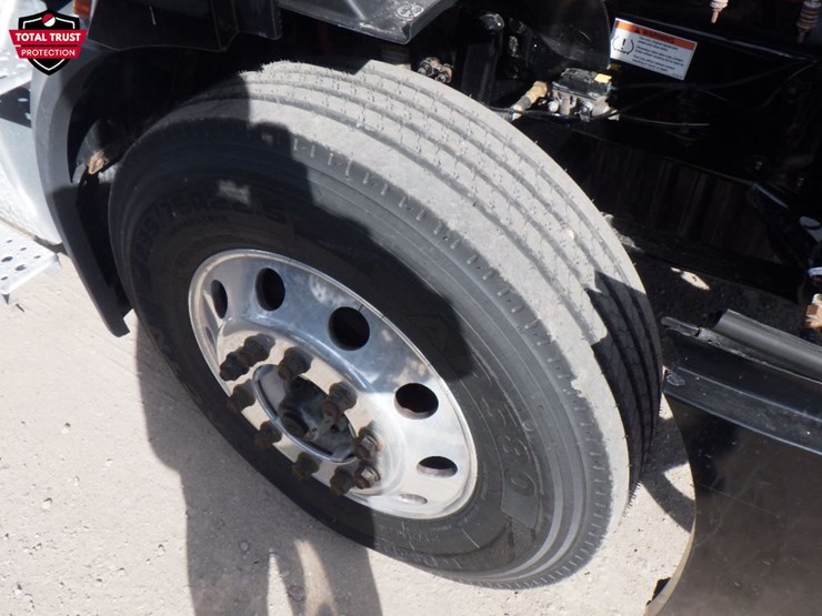 2022-freightliner-cascadia-116-image-23