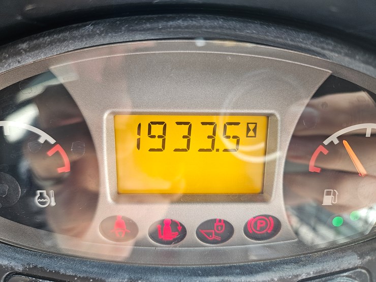 2022-bobcat-t770-image-12