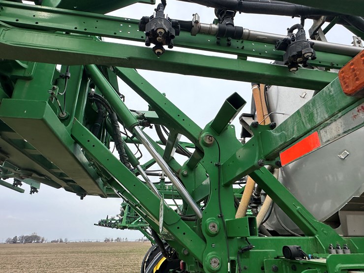 2021-john-deere-r4044-image-76