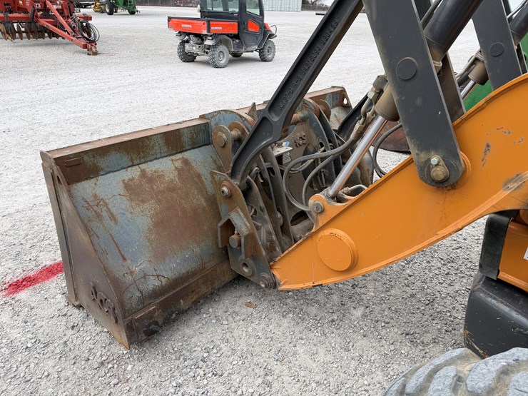 2022-case-580sn-image-4