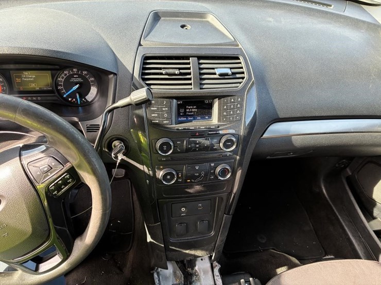 2018-ford-explorer-image-15