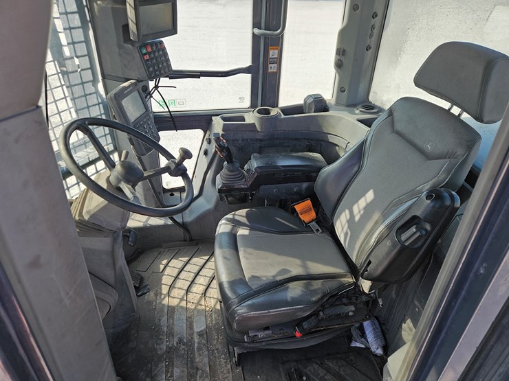 2021-deere-444p-image-18