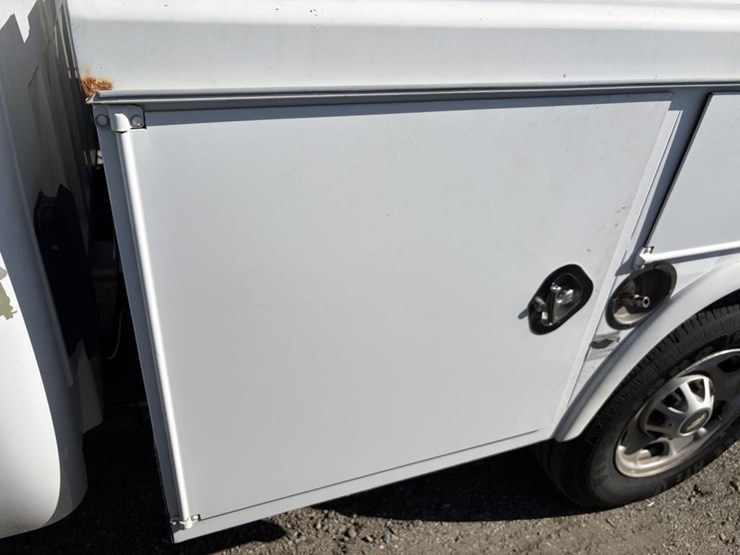 2011-chevrolet-2500-image-21