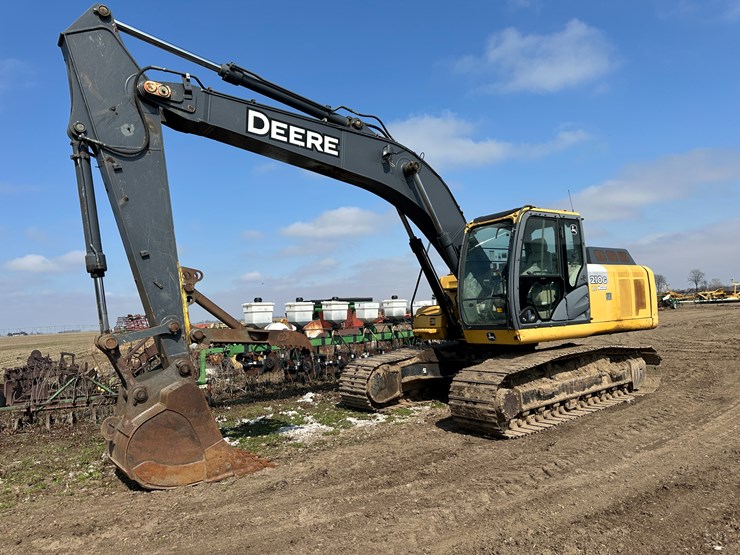 deere-210g-image-1