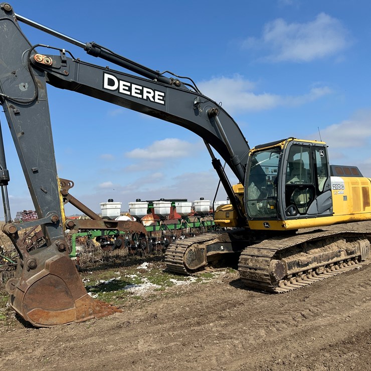 DEERE 210G