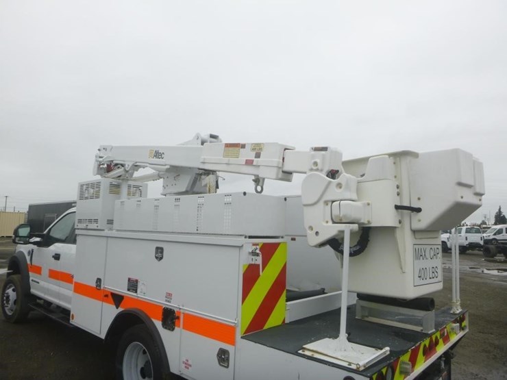 2022-ford-f550-image-10