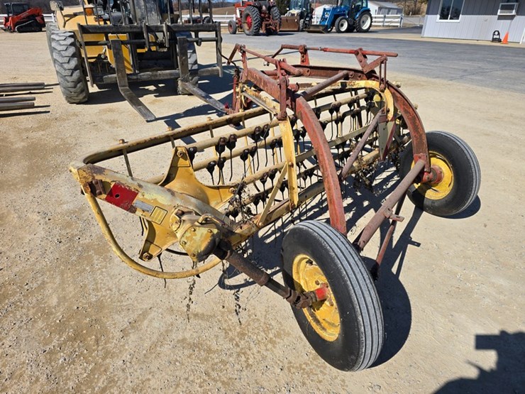 new-holland-256-image-3