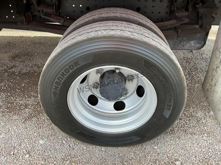 2017-mitsubishi-fuso-fe160-image-8