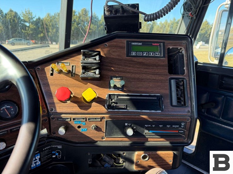 1995-freightliner-fld112-image-49