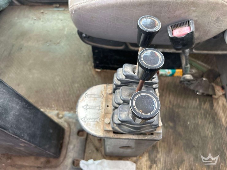 2012-peterbilt-337-image-21