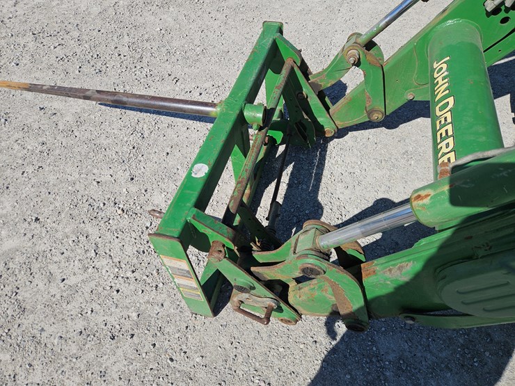 2015-john-deere-6105e-image-5