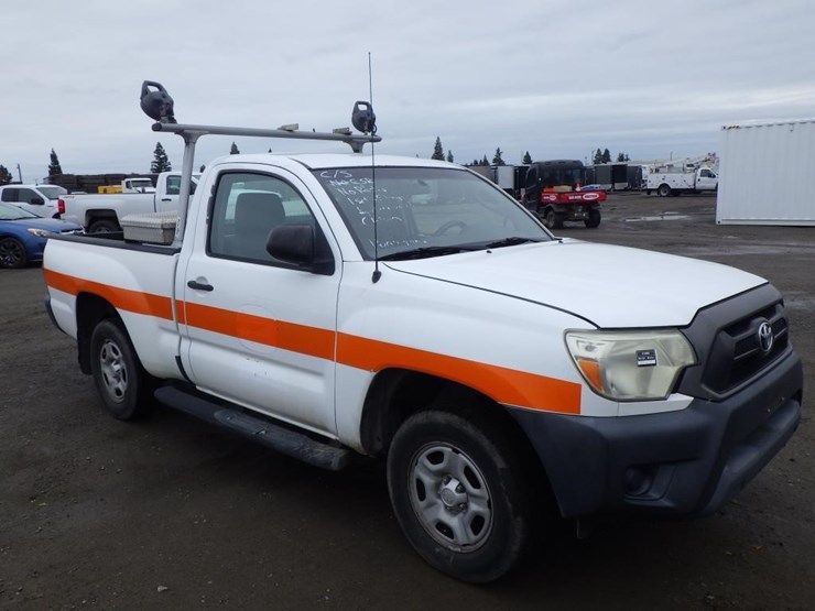 2013-toyota-tacoma-image-2
