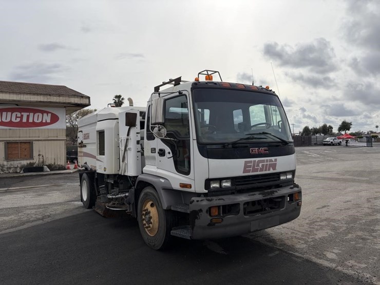 2009-gmc-t7500-image-2