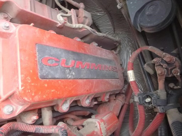 2017-freightliner-m2-106-image-21