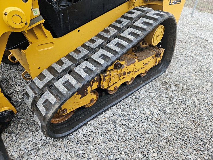 2020-caterpillar-239d3-image-22