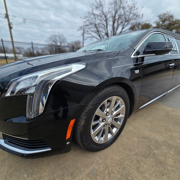 2019 Cadillac XTS Stretch Limousine for Sale, S and S Coachbuilders, 70IN, 7866 Miles