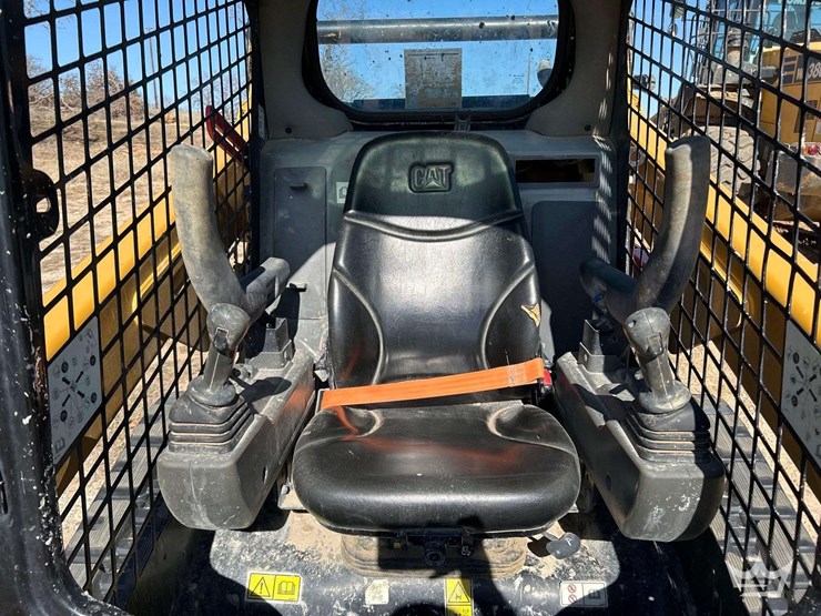 2023-caterpillar-259d3-image-9