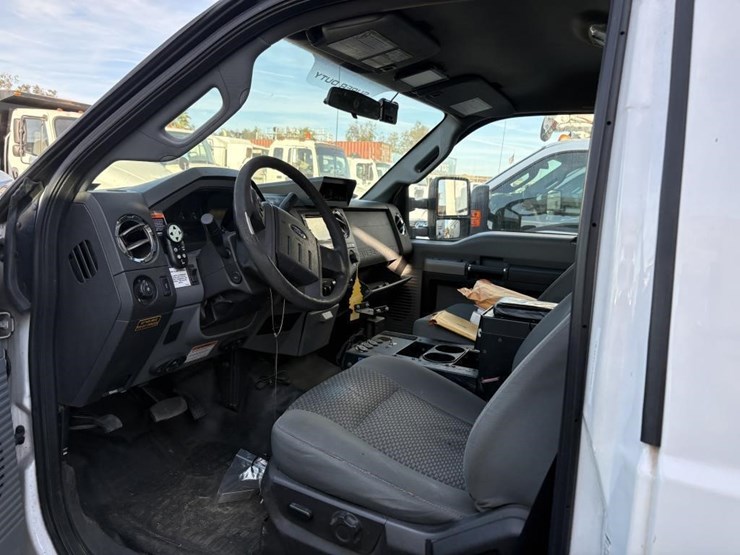 2016-ford-f550-image-11