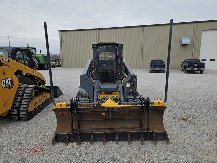 2022-deere-333g-image-2