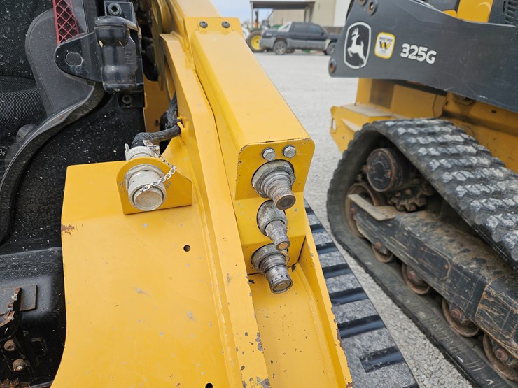 2022-caterpillar-279d3-image-6