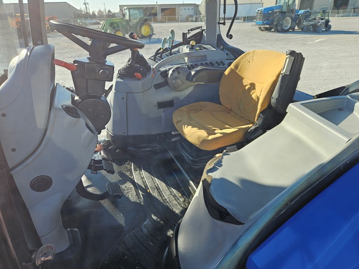 2010-new-holland-t6030-image-13