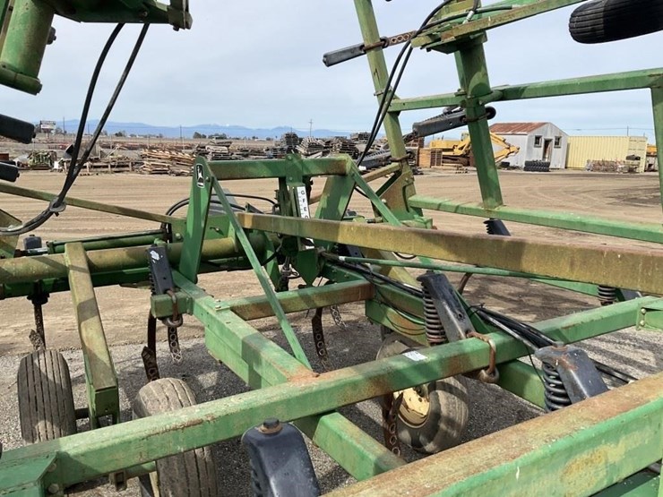 john-deere-24-image-13