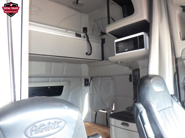 2023-peterbilt-579-image-4