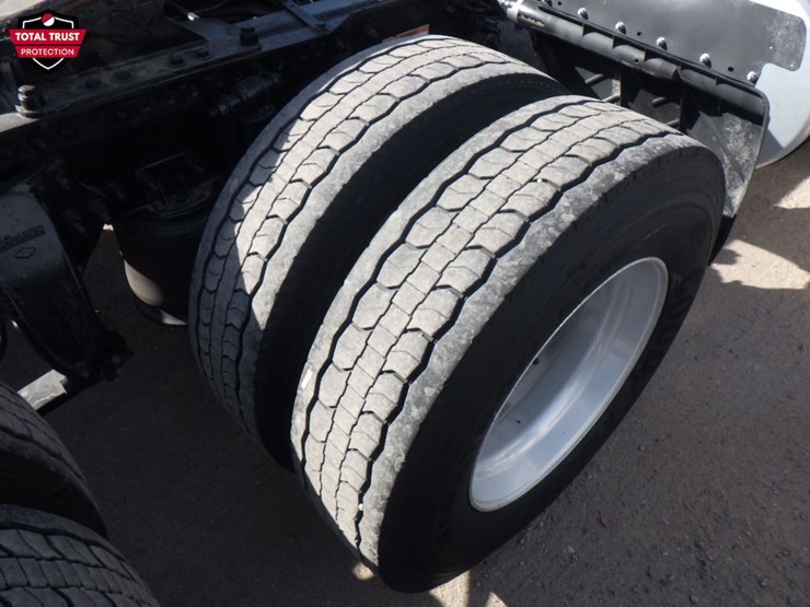 2022-freightliner-cascadia-116-image-5