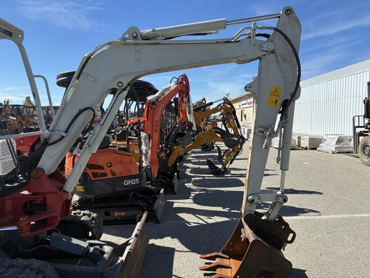 2021-takeuchi-tb230-image-14