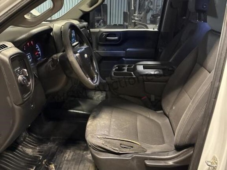 2020-chevrolet-silverado-3500hd-image-26