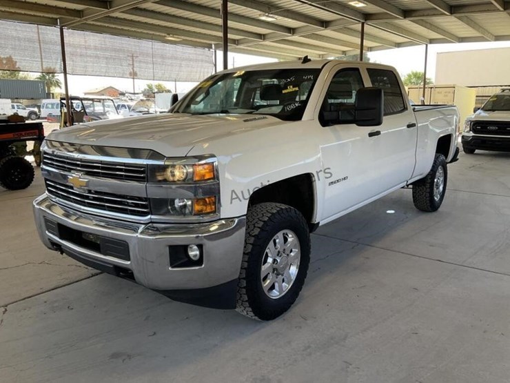 2015-chevrolet-silverado-2500hd-image-4