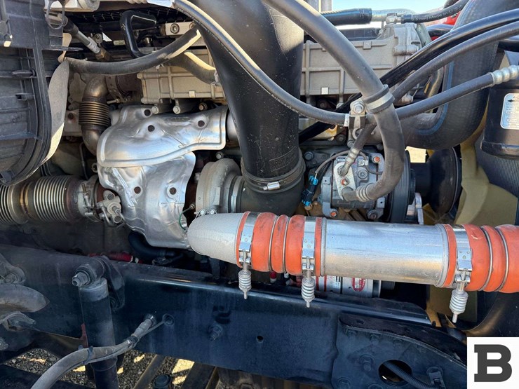 2017-freightliner-cascadia-125-image-51