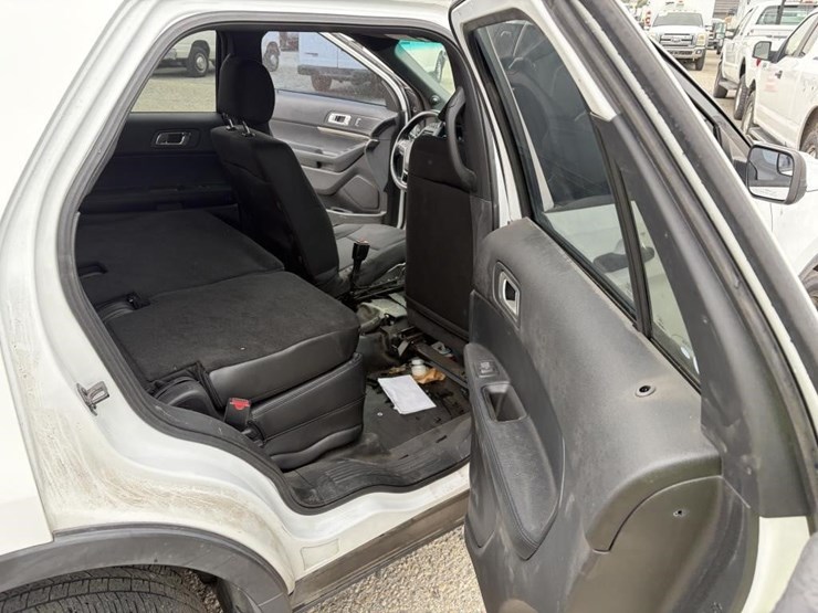 2016-ford-explorer-image-10