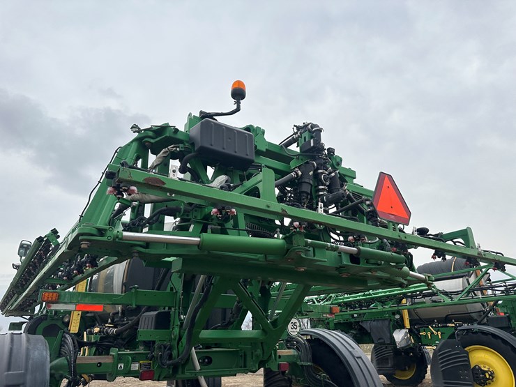 2021-john-deere-r4038-image-31