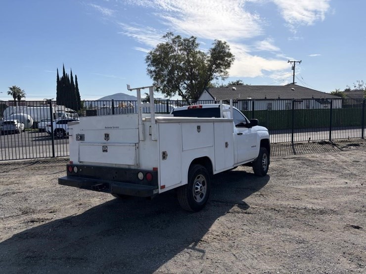 2017-chevrolet-silverado-2500-image-3
