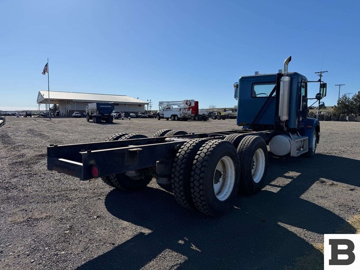 1995-freightliner-fld112-image-5