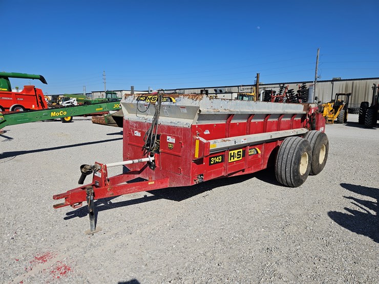 #205593-•-2011-h-&-s-3143-manure-spreader-image-1